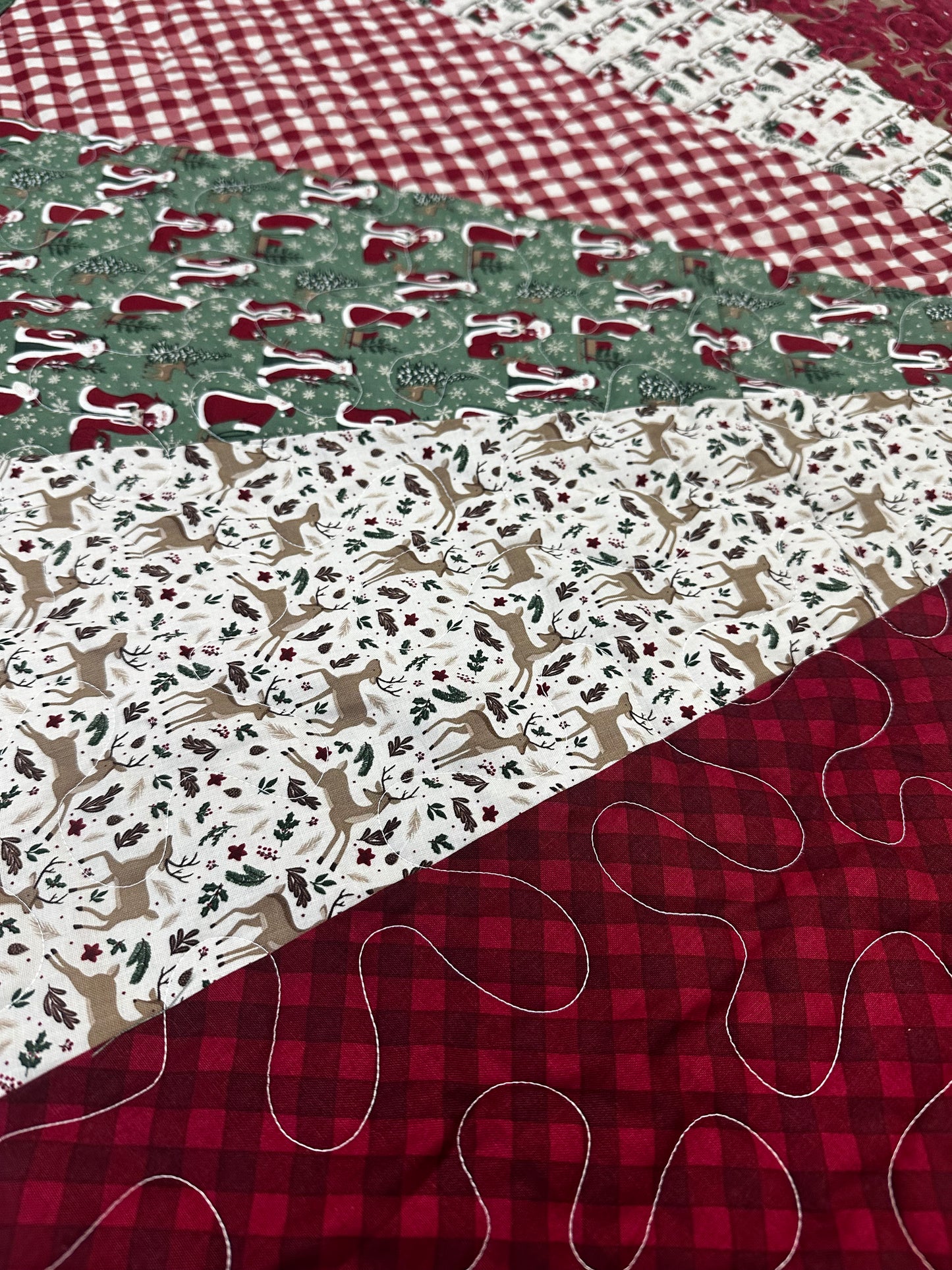 Handmade Quilted Dresden Christmas Tree Skirt - (56 inch)- Vintage Christmas Time