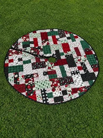 Handmade Quilted Christmas Tree Skirt - (50 inch)
